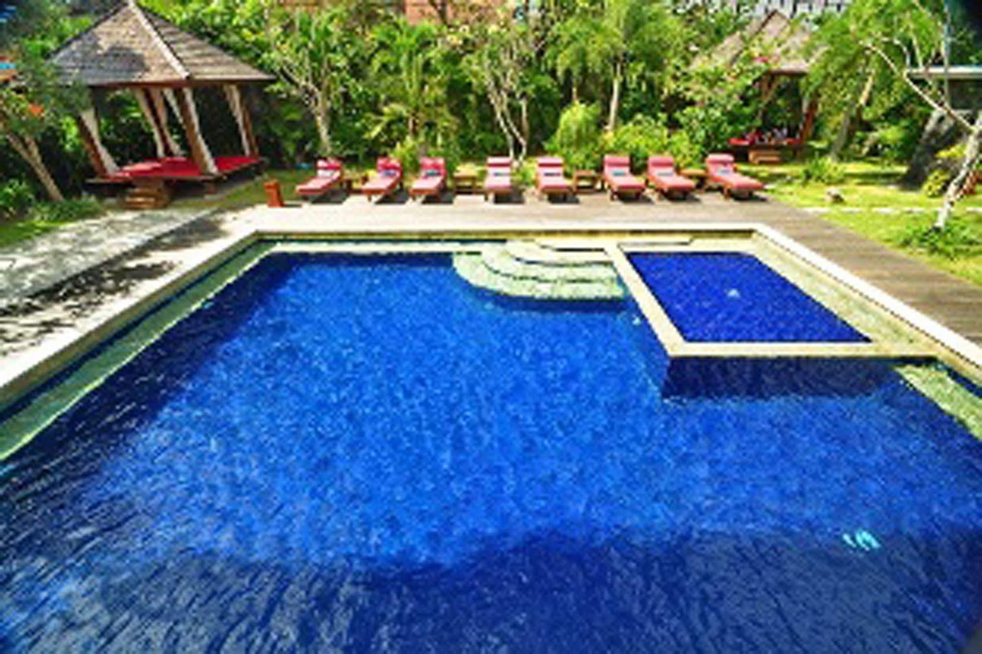 Capital O 2114 Grand Jimbaran Boutique Hotel Екстериор снимка